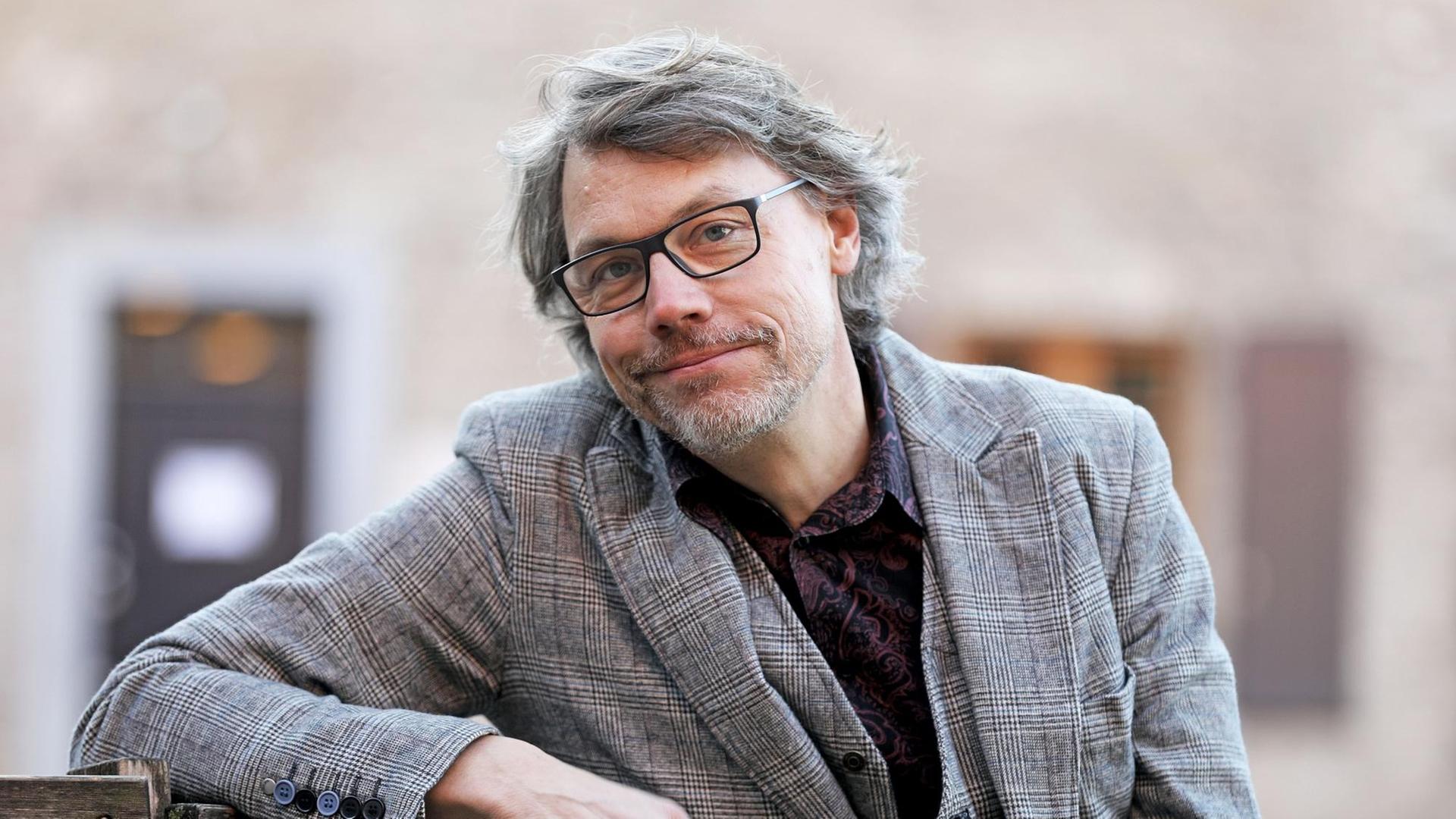 Christoph Sieber, deutscher Kabarettist, ist neuer Gastgeber der WDR-Kabarettsendung Mitternachtsspitzen Christoph Sieber, deutscher Kabarettist, ist neuer Gastgeber der WDR-Kabarettsendung Mitternachtsspitzen