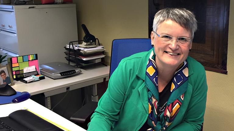 Christin Witt, künftige Bürgermeisterin von Loitz in Mecklenburg-Vorpommern, in ihrem Büro Christin Witt, künftige Bürgermeisterin von Loitz in Mecklenburg-Vorpommern, in ihrem Büro