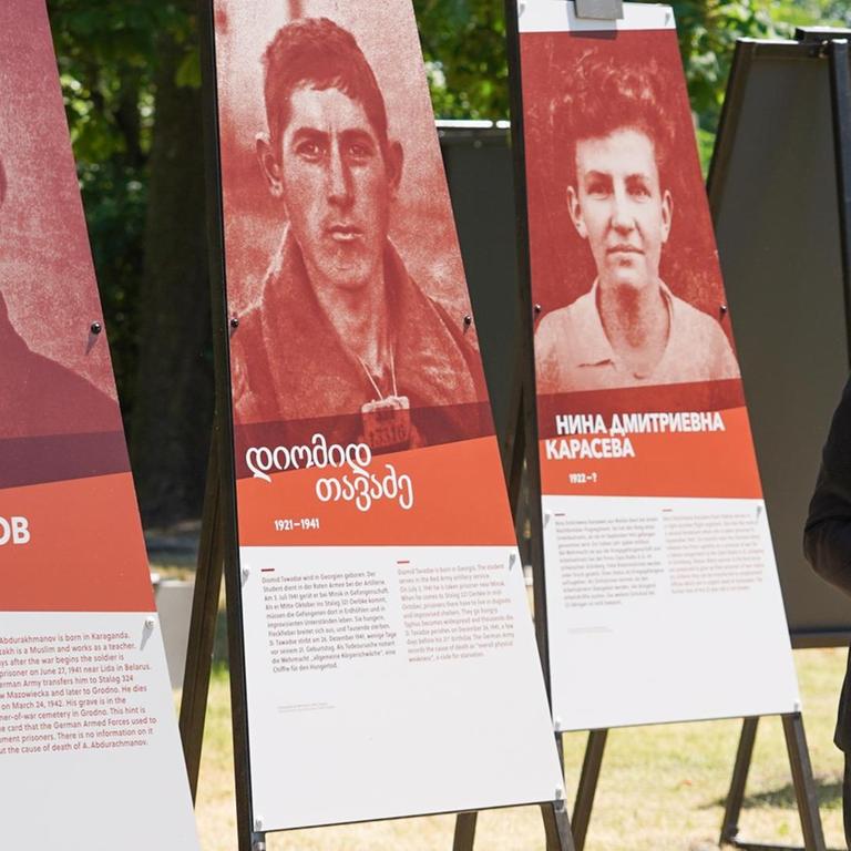 Bundespräsident Frank-Walter Steinmeier besucht anlässlich des 80. Jahrestags des Überfalls Deutschlands auf die Sowjetunion die Ausstellung "Dimensionen des Verbrechens" im Deutsch-Russischen Museum Berlin-Karlshorst.