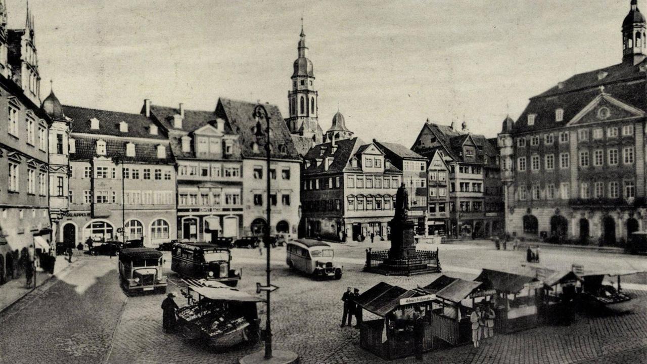 Der Coburger Marktplatz in einer Aufnahme von 1943. Der Coburger Marktplatz in einer Aufnahme von 1943.