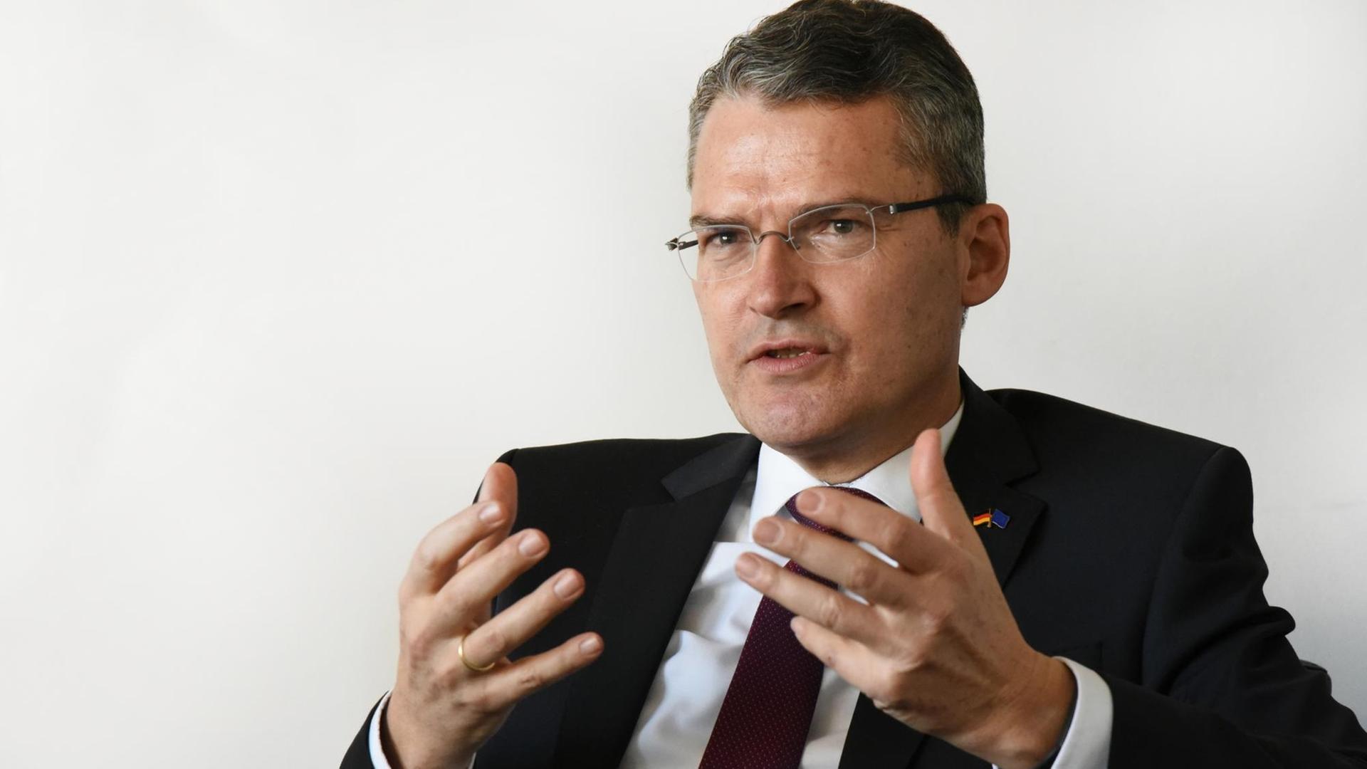 Roderich Kiesewetter ist ein deutscher CDU-Politiker und ehemaliger Generalstabsoffizier der Bundeswehr. Bei der Bundestagswahl 2009 wurde er im Wahlkreis Aalen  Heidenheim als Direktkandidat in den Deutschen Bundestag gewählt. Er war von 2011 bis 2016 Präsident des Reservistenverbandes.Foto: Kai-Uwe Heinrich | Verwendung weltweit