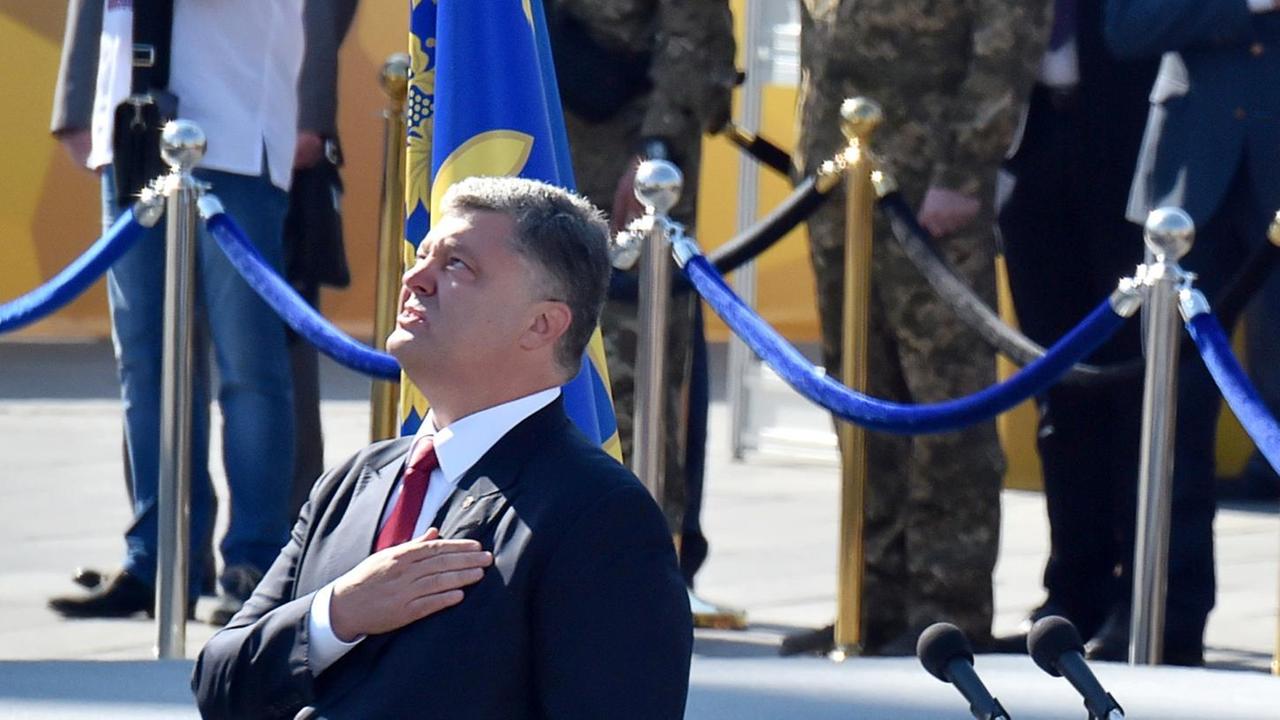 Der ukrainische Präsident Petro Poroschenko während einer Parade zur Unabhängigkeit der Ukraine in Minsk.
