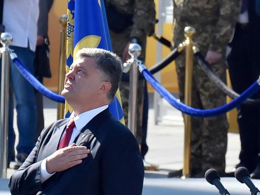 Der ukrainische Präsident Petro Poroschenko während einer Parade zur Unabhängigkeit der Ukraine in Minsk.