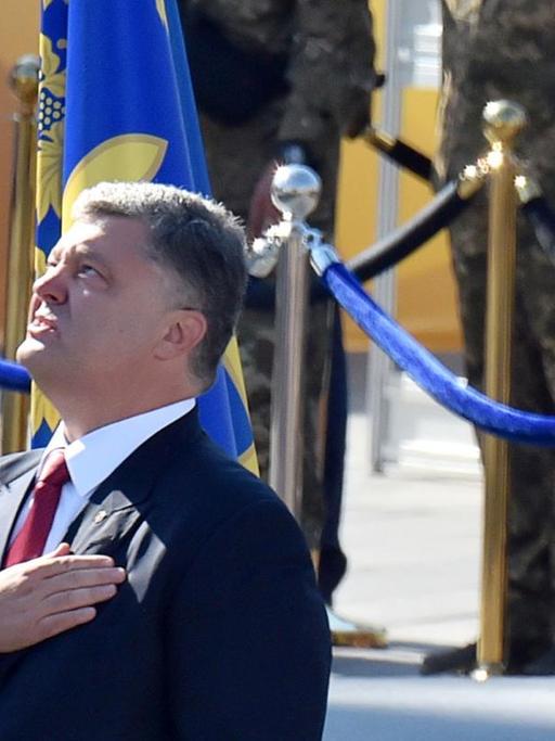 Der ukrainische Präsident Petro Poroschenko während einer Parade zur Unabhängigkeit der Ukraine in Minsk.