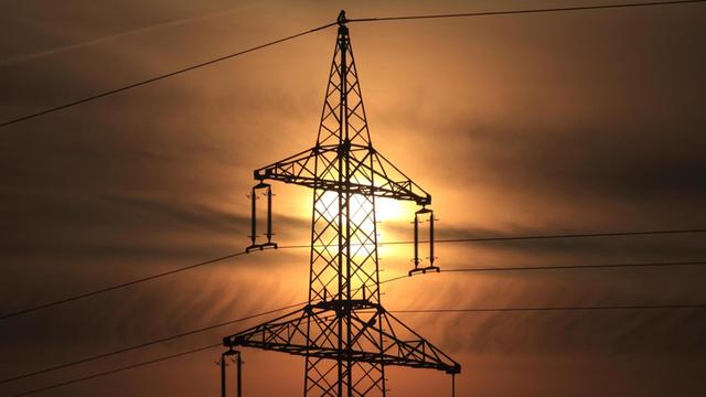 Die Stromversorgung in Deutschland ist gesichert: Wie es mit dem Stromverbrauch weitergeht, das hängt von der Dauer der Pandemie und der Tiefe der zu erwartenden wirtschaftlichen Rezession ab.