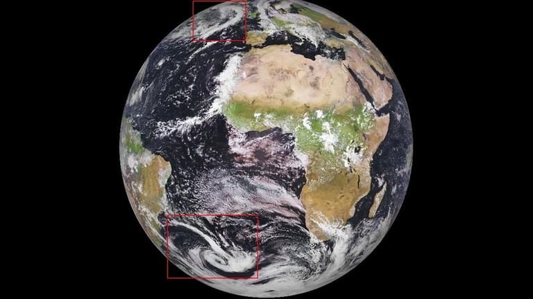 Die Wolkenspiralen von Tiefdrucksystemen werden durch die Wirkung der Corioliskraft auf der Nordhalbkugel gegen den Uhrzeigersinn eingedreht, auf der Südhalbkugel im Uhrzeigersinn Die Wolkenspiralen von Tiefdrucksystemen werden durch die Wirkung der Corioliskraft auf der Nordhalbkugel gegen den Uhrzeigersinn eingedreht, auf der Südhalbkugel im Uhrzeigersinn