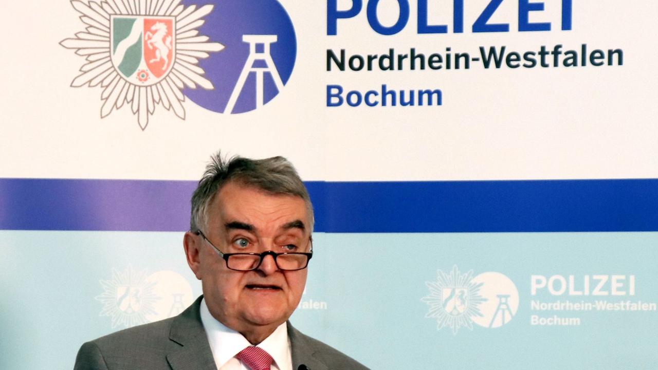 Nordrhein-Westfalens Innenminister Herbert Reul Nordrhein-Westfalens Innenminister Herbert Reul