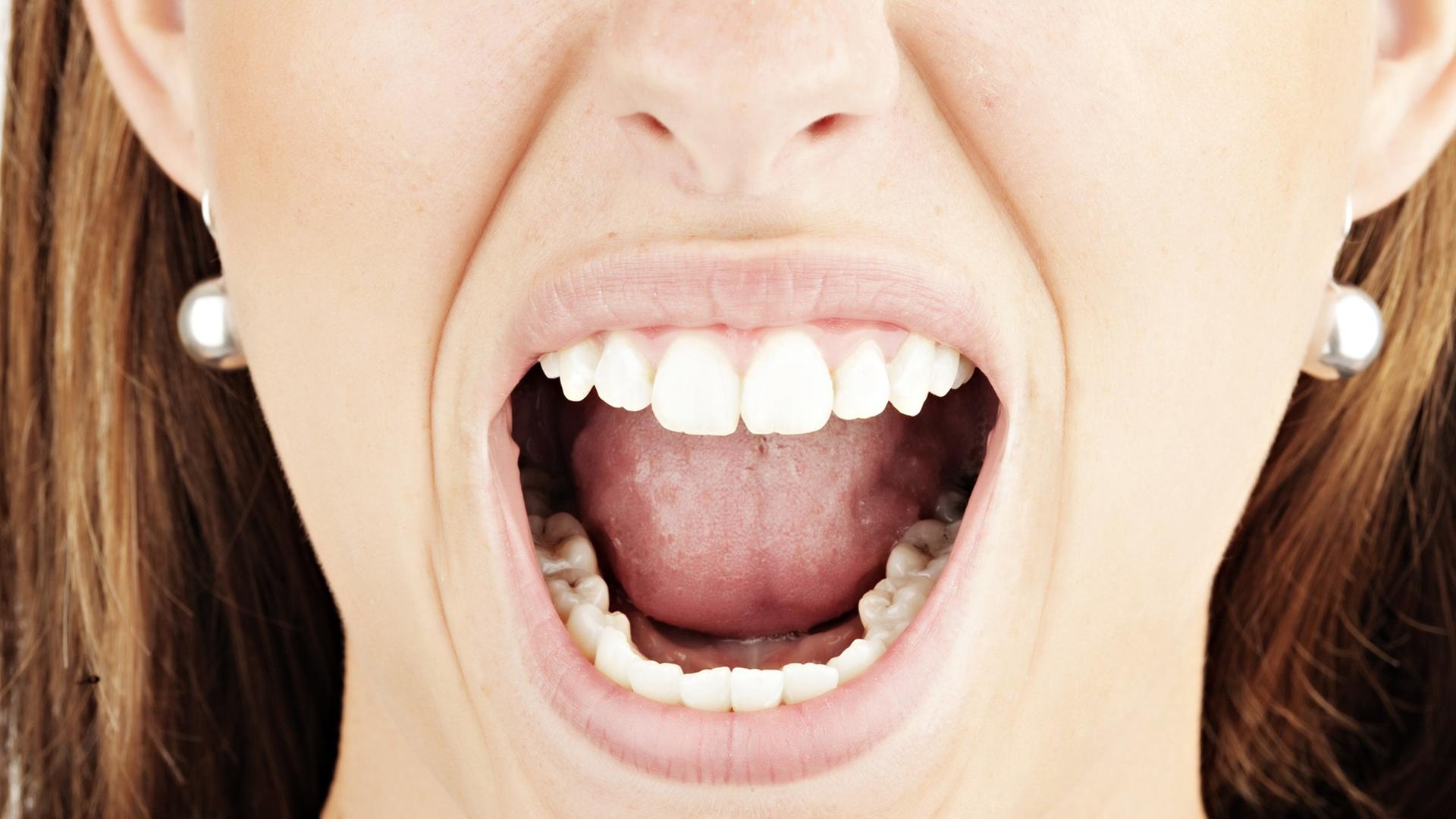 Eine schreiende Frau Eine schreiende Frau