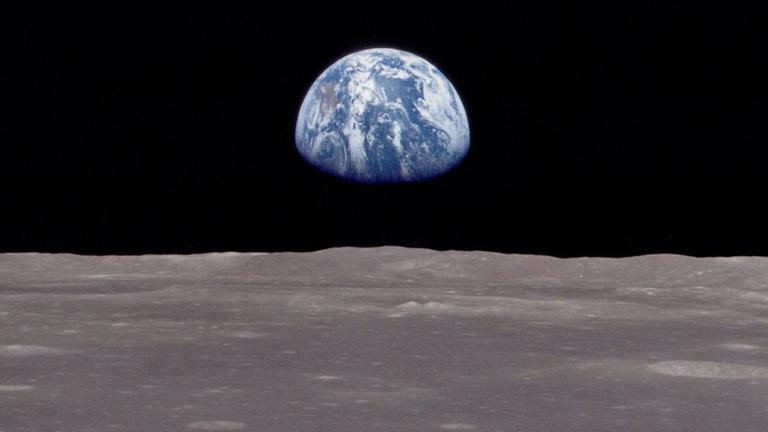 Der Aufgang der Erde über dem Mond, fotografiert von Apollo 8 Der Aufgang der Erde über dem Mond, fotografiert von Apollo 8