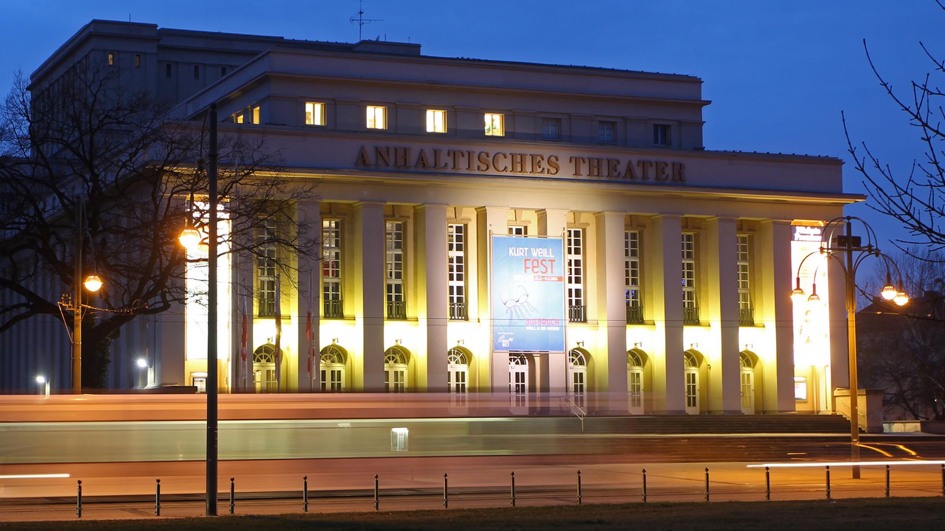 Das Anhaltische Theater Dessau ist in Dessau-Roßlau, Aufnahme von 2014 Das Anhaltische Theater Dessau ist in Dessau-Roßlau, Aufnahme von 2014