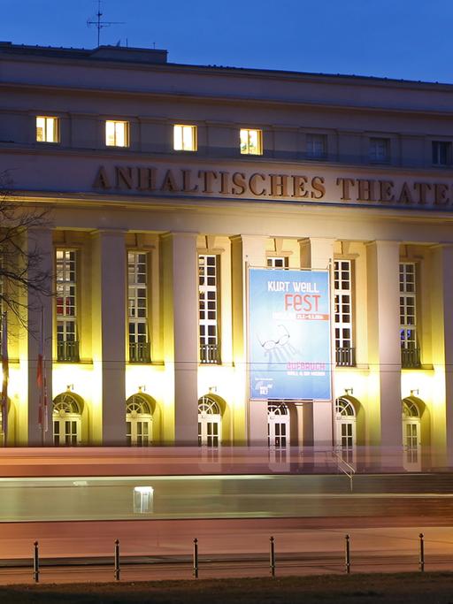 Das Anhaltische Theater Dessau ist in Dessau-Roßlau, Aufnahme von 2014