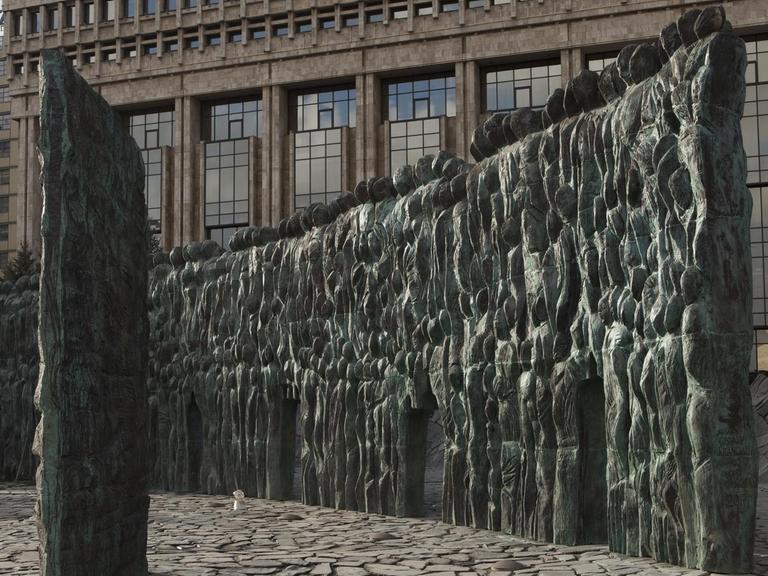 Das Denkmal für die Opfer des sowjetischen Terrors «Mauer der Trauer» des Bildhauers Georgi Franguljan in der russischen Hauptstadt Moskau, aufgenommen am 24.10.2017. Die monumentale «Mauer der Trauer» soll am 30. Oktober enthüllt werden.