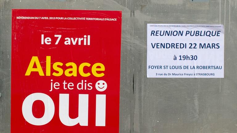 Das Elsass entscheidet über eine neue Verwaltungsstruktur: Ein Plakat der Fusionsbefürworter in Schiltigheim bei Straßburg Das Elsass entscheidet über eine neue Verwaltungsstruktur: Ein Plakat der Fusionsbefürworter in Schiltigheim bei Straßburg