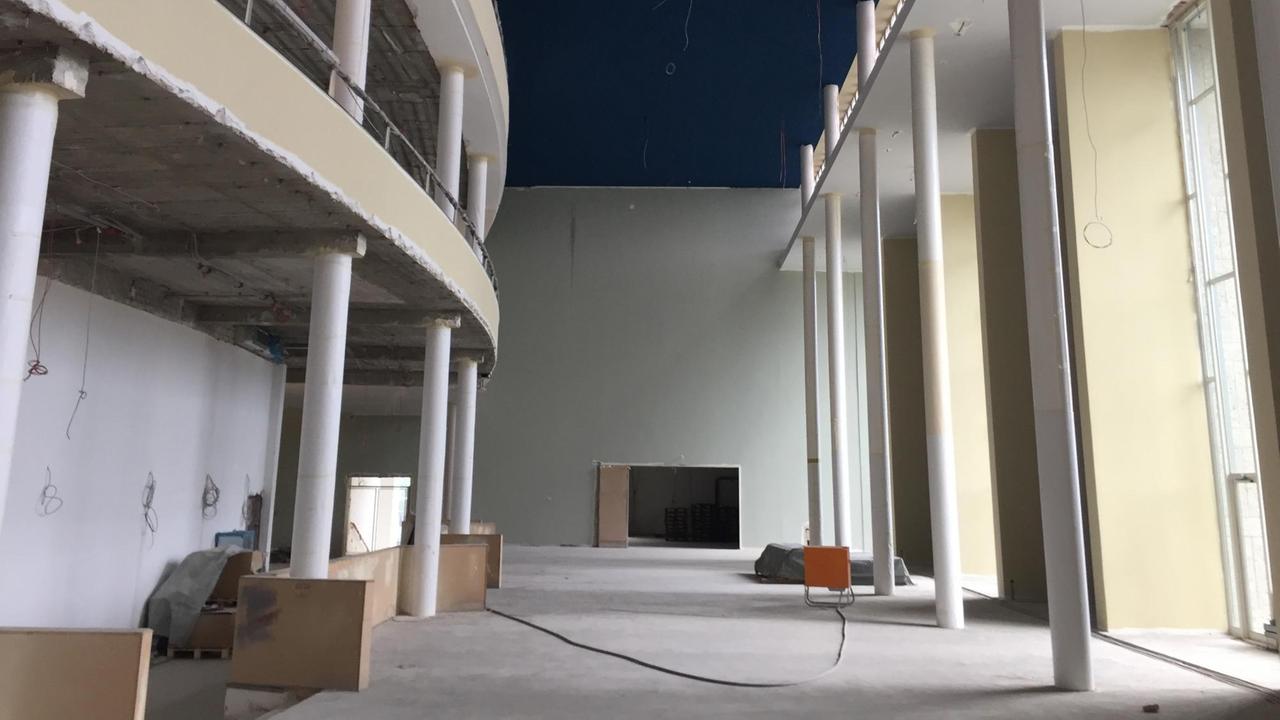 Das Foyer der Kölner Oper während der Sanierungsarbeiten im August 2017. Das Foyer der Kölner Oper während der Sanierungsarbeiten im August 2017.