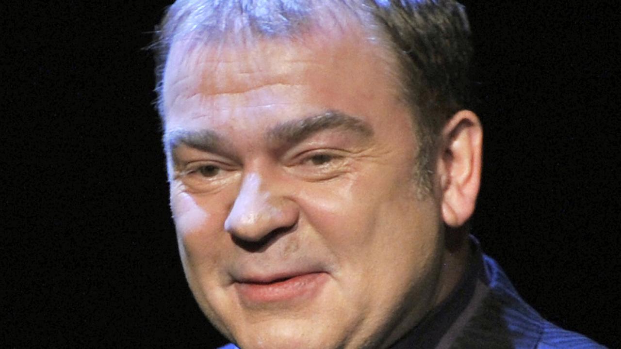 Der Schriftsteller und Musiker Max Goldt, aufgenommen bei der Verleihung des Kleist-Preises, November 2008 in Berlin Der Schriftsteller und Musiker Max Goldt, aufgenommen bei der Verleihung des Kleist-Preises, November 2008 in Berlin