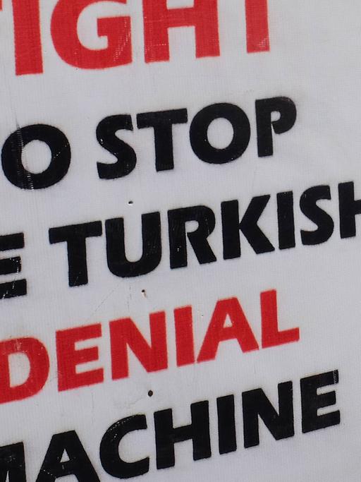 Armenier demonstrieren vor dem Konsulat der Türkei in Jerusalem und fordern, die Türkei möge den Völkermord an den Armeniern gestehen.