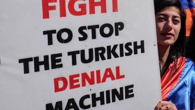 Armenier demonstrieren vor dem Konsulat der Türkei in Jerusalem und fordern, die Türkei möge den Völkermord an den Armeniern gestehen.