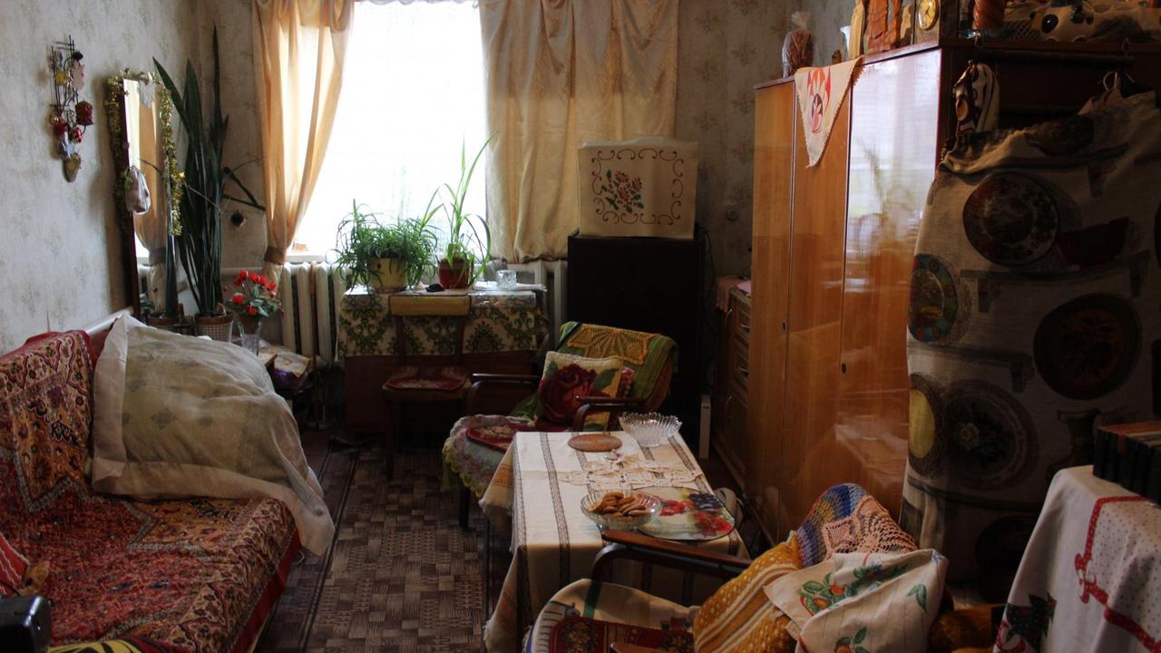 Ein Blick in das Wohnzimmer von Elli Hartwig. Ein Blick in das Wohnzimmer von Elli Hartwig.