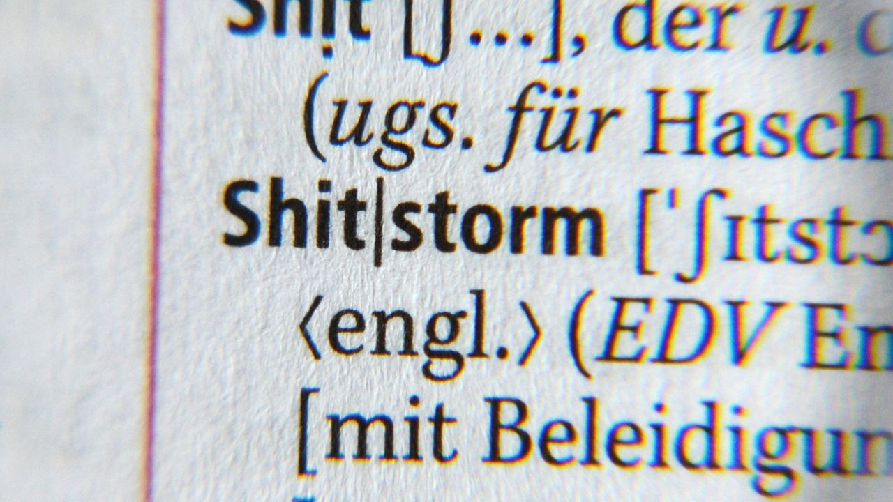 Der Begriff "Shitstorm" in einer Großansicht im Duden. Der Begriff "Shitstorm" in einer Großansicht im Duden.