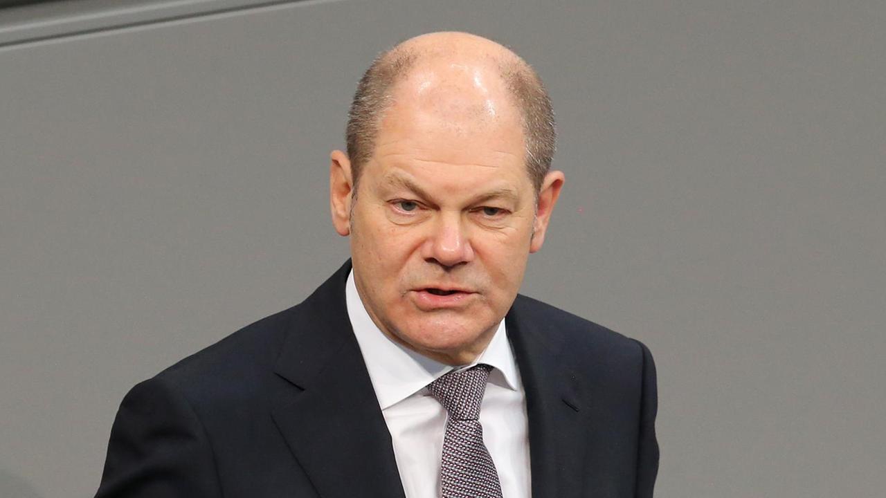 Bundesfinanzminister Scholz gibt im Deutschen Bundestag eine Regierungserklärung zum Thema Haushalt und Finanzen ab.