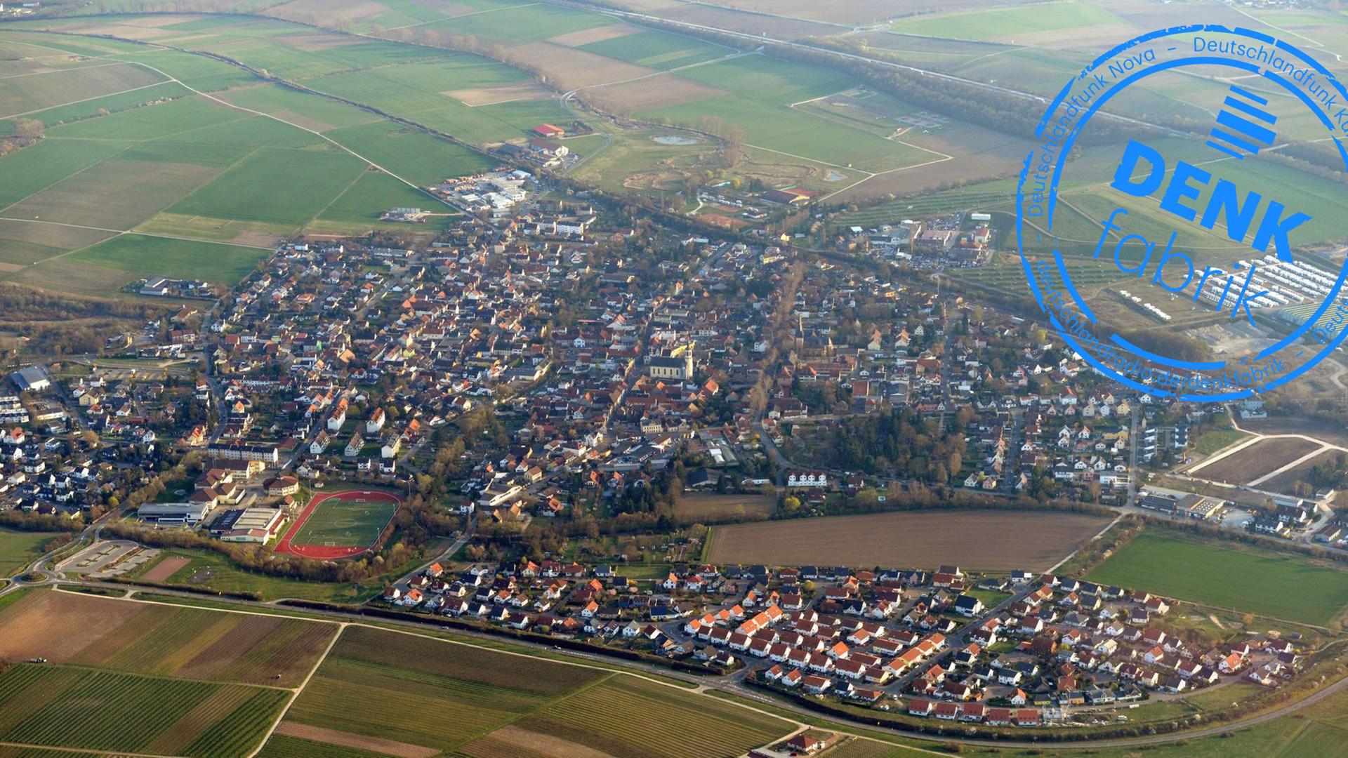 Luftaufname von Sprendlingen in Rheinhessen mit Denkfabrik Stempel Luftaufname von Sprendlingen in Rheinhessen mit Denkfabrik Stempel
