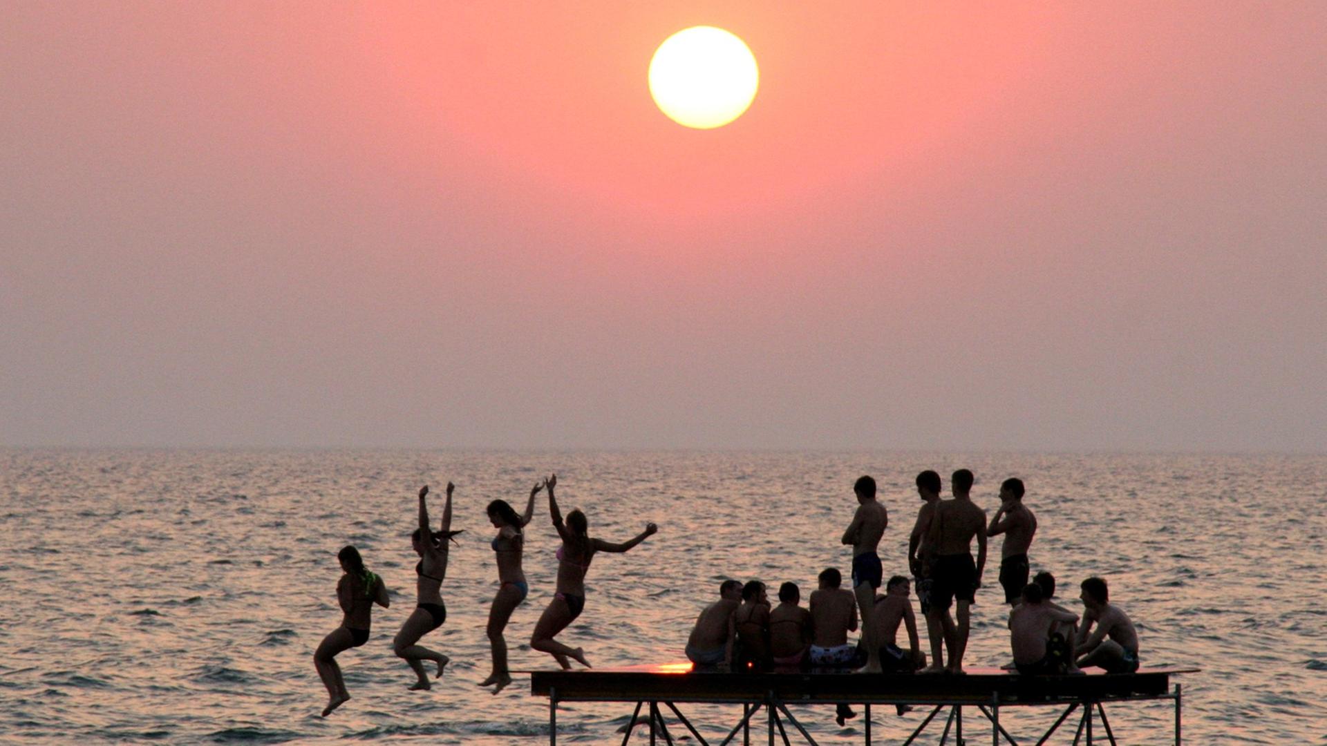 Beach-Party am Schwarzen Meer in der Ukraine. Beach-Party am Schwarzen Meer in der Ukraine.