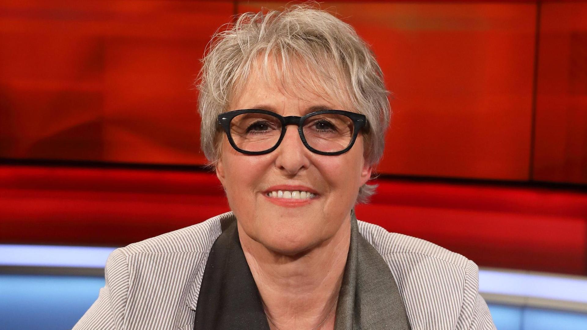 Dr. Bärbel Wardetzki (Psychologische Psychotherapeutin) in der ARD-Talkshow hart aber fair am 22.05.2017 in Berlin. Dr. Bärbel Wardetzki (Psychologische Psychotherapeutin) in der ARD-Talkshow hart aber fair am 22.05.2017 in Berlin.