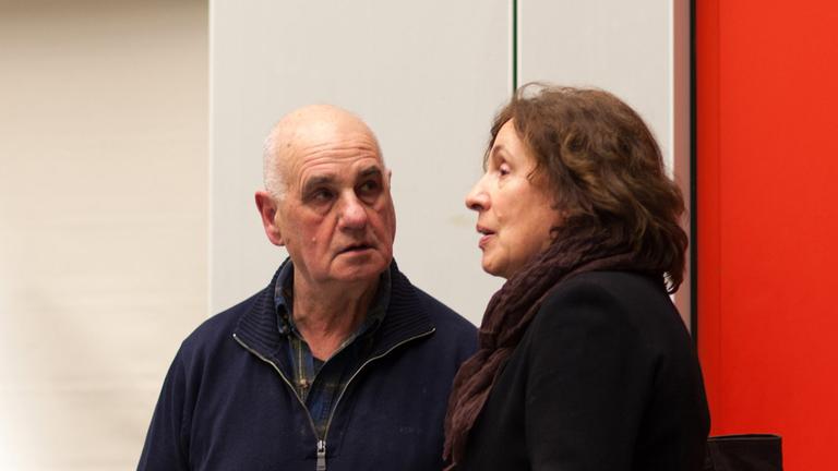 Der deutsche Autor Lothar Trolle im Gespräch mit der Hörspielredakteurin Elisabeth Panknin in einem Studio im Deutschlandfunk, Köln. Januar 2014. Der deutsche Autor Lothar Trolle im Gespräch mit der Hörspielredakteurin Elisabeth Panknin in einem Studio im Deutschlandfunk, Köln. Januar 2014.