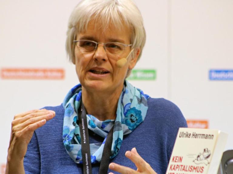 Die Autorin Ulrike Herrmann auf der Frankfurter Buchmesse.