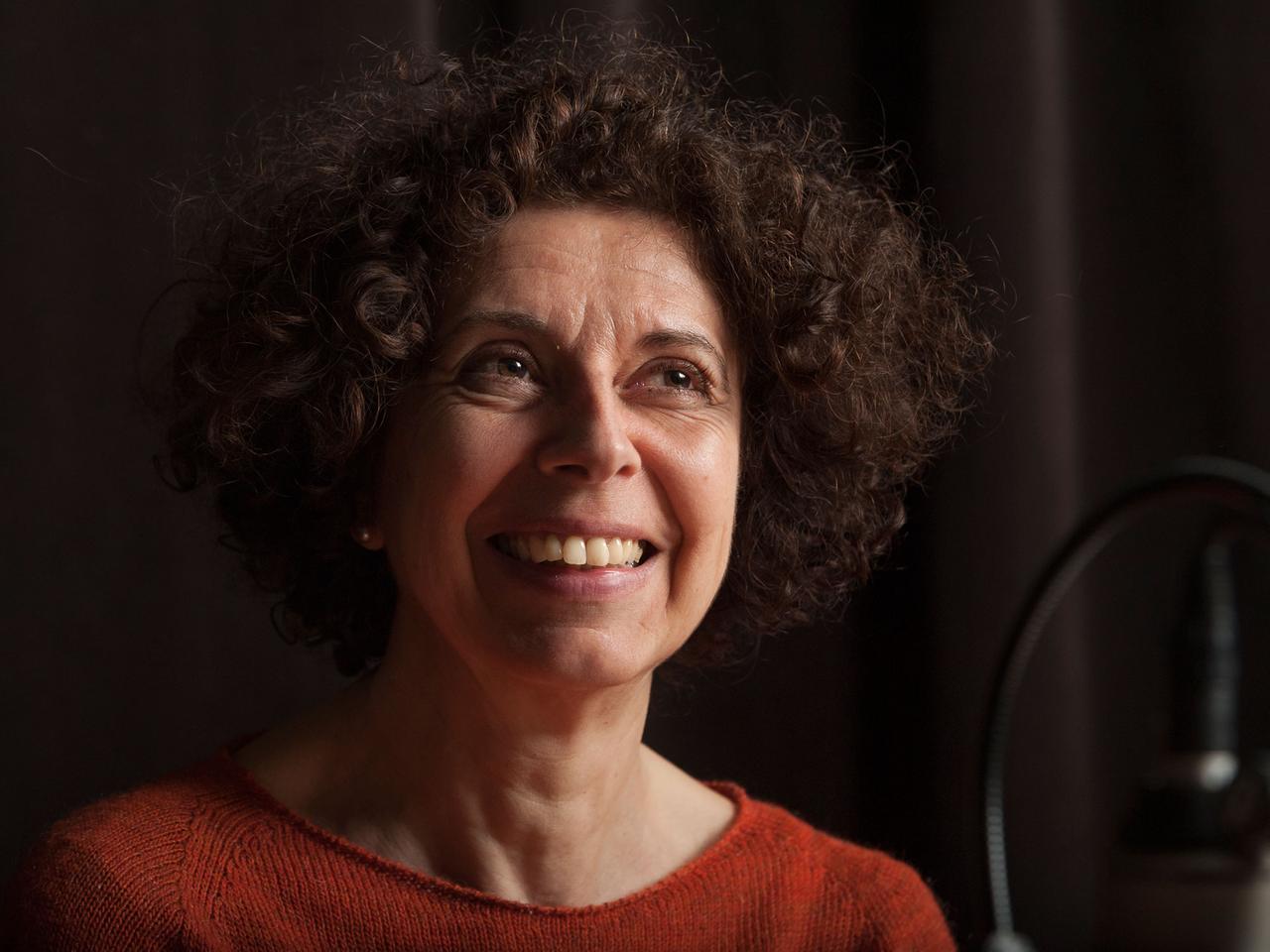 Die Autorin des Hörspiels "Blumen für Otello", Esther Dischereit, spricht einen Teil des Textes selbst, 9.4.2014 Die Autorin des Hörspiels "Blumen für Otello", Esther Dischereit, spricht einen Teil des Textes selbst, 9.4.2014