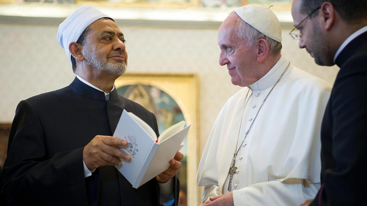 Papst Franziskus und Scheich Ahmad Muhammad al-Tayyib, der Imam der Azh...</p>

                        <a href=