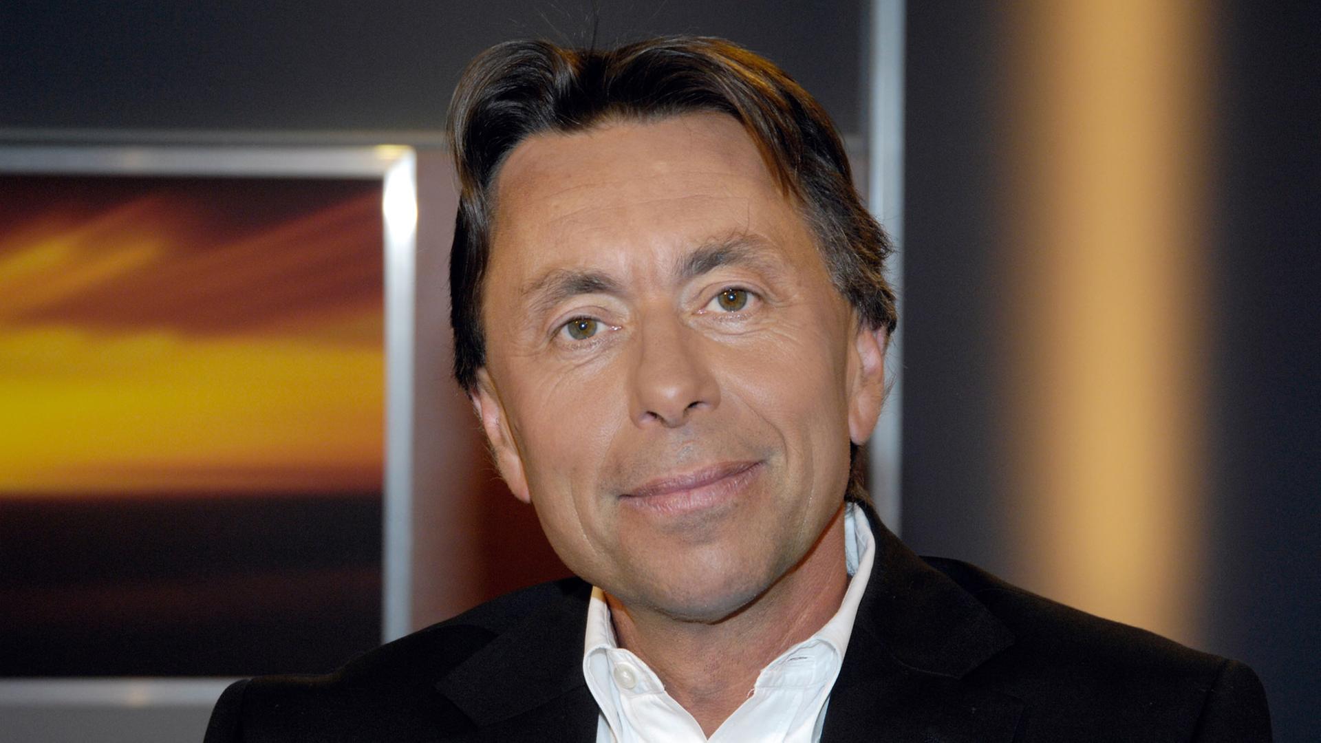 Der Medien- und Kommunikationswissenschaftler an der Technischen Universität (TU) Berlin, Prof. Norbert Bolz, aufgenommen am 23.04.2010 während der Aufzeichnung der ZDF-Talksendung "Nachtstudio" zum Thema "Ich lad's mir runter - die Pornografiisierung im Netz" in den Berliner Unionfilm-Studios (Sendung am 09. Mai 2010) Der Medien- und Kommunikationswissenschaftler an der Technischen Universität (TU) Berlin, Prof. Norbert Bolz, aufgenommen am 23.04.2010 während der Aufzeichnung der ZDF-Talksendung "Nachtstudio" zum Thema "Ich lad's mir runter - die Pornografiisierung im Netz" in den Berliner Unionfilm-Studios (Sendung am 09. Mai 2010)