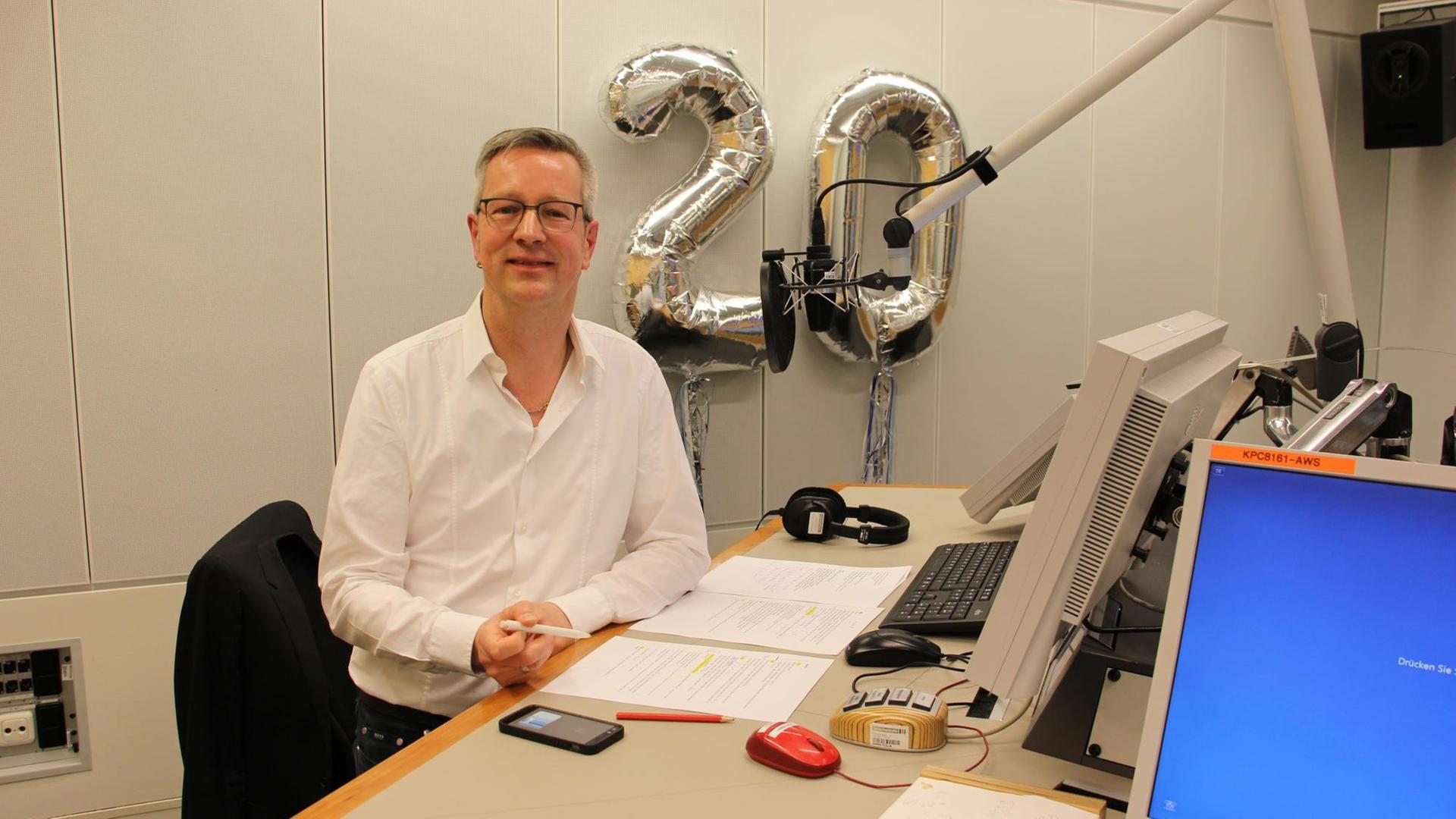 Mathematiker Günter Ziegler im Studio des Deutschlandfunks Mathematiker Günter Ziegler im Studio des Deutschlandfunks