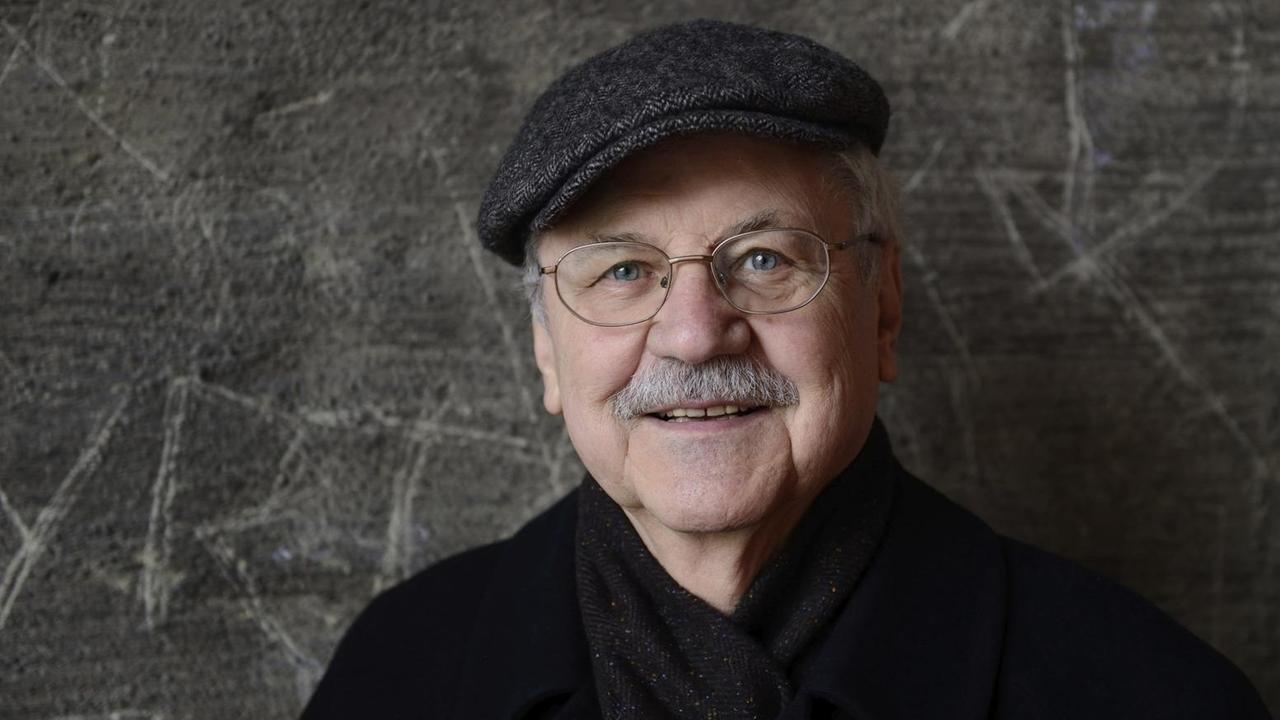 Porträt von Paul Maar, deutscher Kinderbuchautor und Illustrator. Porträt von Paul Maar, deutscher Kinderbuchautor und Illustrator.