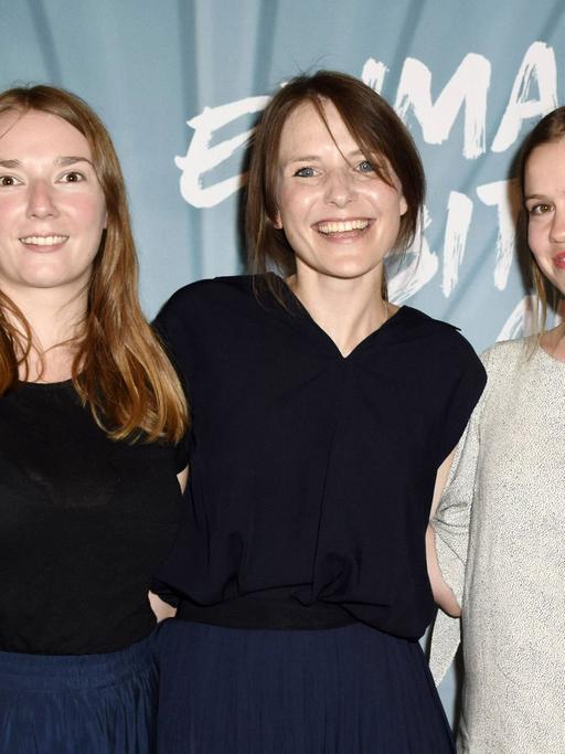 Madeleine Fricke, Helena Hufnagel und Sina Flammang bei der Premiere des Kinofilms "Einmal Bitte Alles" im Kino am Sendlinger Tor
