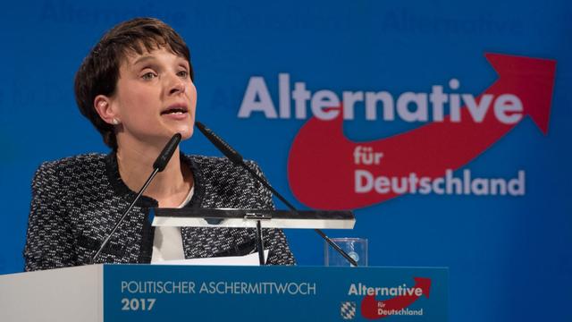 Die AfD-Bundesvorsitzende, Frauke Petry, beim Politischen Aschermittwoch in Osterhofen
