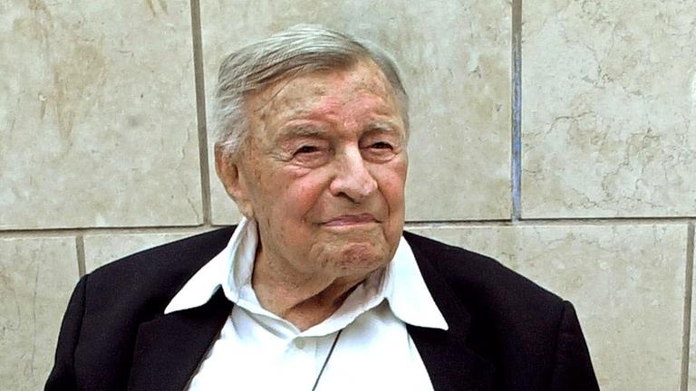 Das Archivbild vom 22.6.2003 zeigt den früheren Bürgermeister von Jerusalem, Teddy Kollek, in Jerusalem. Teddy Kollek ist im Alter von 95 Jahren gestorben Das Archivbild vom 22.6.2003 zeigt den früheren Bürgermeister von Jerusalem, Teddy Kollek, in Jerusalem. Teddy Kollek ist im Alter von 95 Jahren gestorben