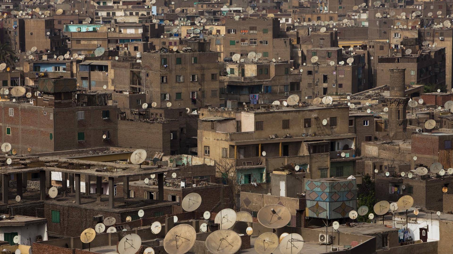 Blick auf die Dächer in der Innenstadt von Kairo (Aufnahme: 15.3.2010). Blick auf die Dächer in der Innenstadt von Kairo (Aufnahme: 15.3.2010).