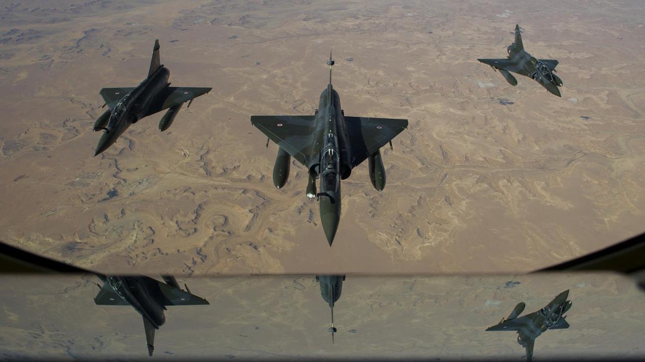 Französische Kampflieger des Typs Mirage 2000D über Mali ( 13.01.2013). Französische Kampflieger des Typs Mirage 2000D über Mali ( 13.01.2013).