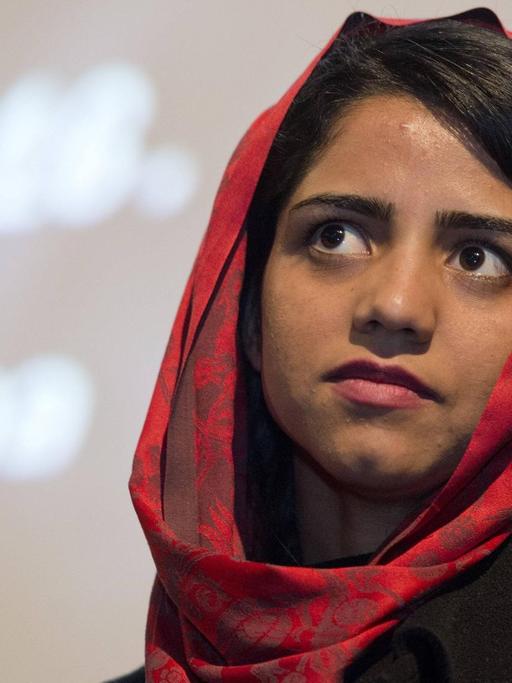 Die afghanische Rapperin Sonita Aliazada während einer Debatte im Zuge des Filmes "Sonita" auf dem International Documentary Human Rights Film Festival One World in Prag