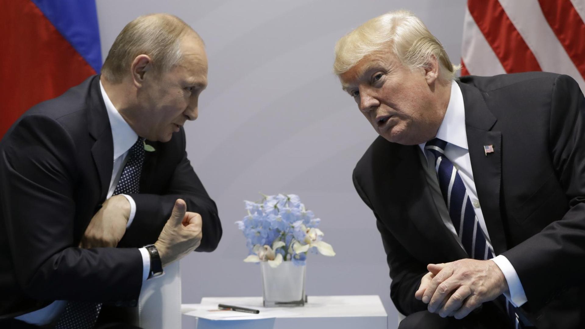 Das Bild zeigt US-Präsident Donald Trump und den russischen Präsidenten Wladimir Putin. Das Bild zeigt US-Präsident Donald Trump und den russischen Präsidenten Wladimir Putin.