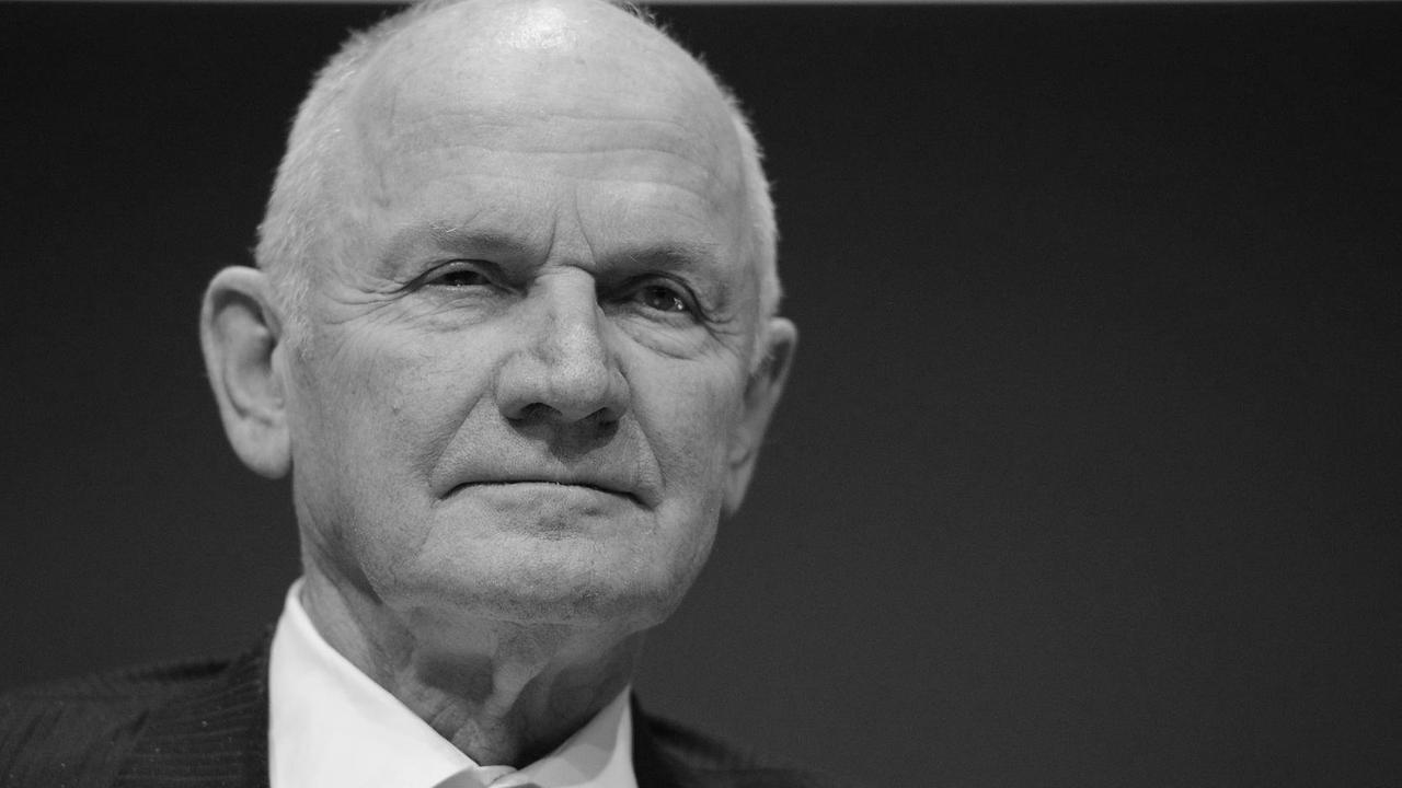 Das Aufsichtsratsmitglied der Porsche SE, Ferdinand Piëch, sitzt am 30.05.2017 in Stuttgart (Baden-Württemberg) bei der Hauptversammlung der Porsche SE auf seinem Platz Das Aufsichtsratsmitglied der Porsche SE, Ferdinand Piëch, sitzt am 30.05.2017 in Stuttgart (Baden-Württemberg) bei der Hauptversammlung der Porsche SE auf seinem Platz