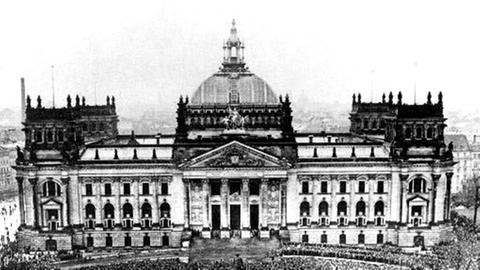 Der Reichstag in Berlin (1920).