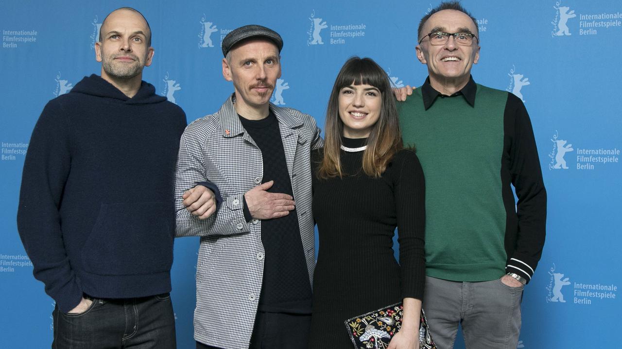 Die Schauspieler Jonny Lee Miller, Ewen Bremner, Anjela Nedyalkova und Regisseur Danny Boyle (v.l.) aus  "T2 Trainspotting" bei den 67. Internationalen Filmfestspielen in Berlin.