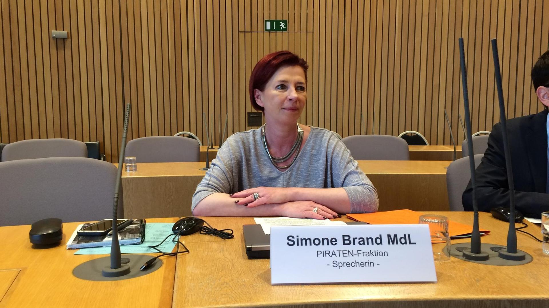 Simone Brandl, MdL, Sprecherin Piraten-Fraktion Simone Brandl, MdL, Sprecherin Piraten-Fraktion