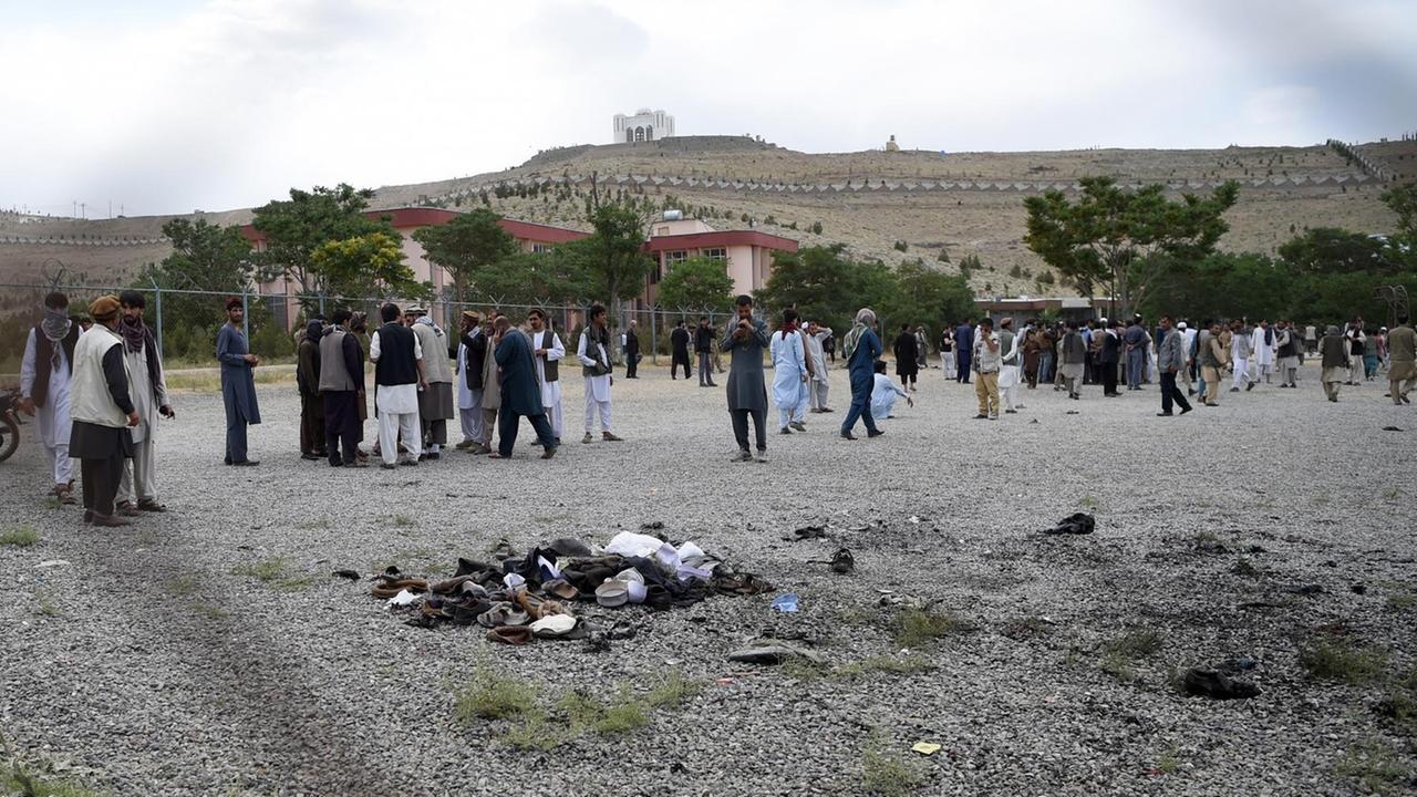 Explosionen bei einer Trauerfeier in Kabul - viele Menschen wurden getötet (3.6.2017). Explosionen bei einer Trauerfeier in Kabul - viele Menschen wurden getötet (3.6.2017).