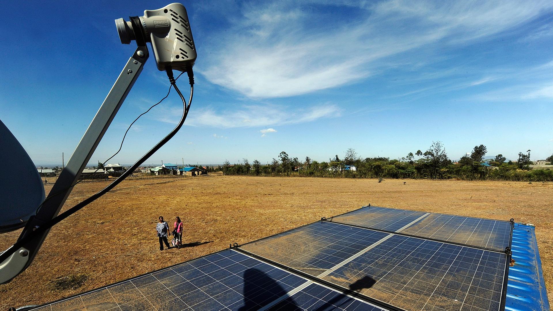 Ein mit Solarzellen betriebenes Internetcafé im kenianischen Embakasi: Viele Regionen sind nicht ans reguläre Stromnetz angeschlossen. Ein mit Solarzellen betriebenes Internetcafé im kenianischen Embakasi: Viele Regionen sind nicht ans reguläre Stromnetz angeschlossen.