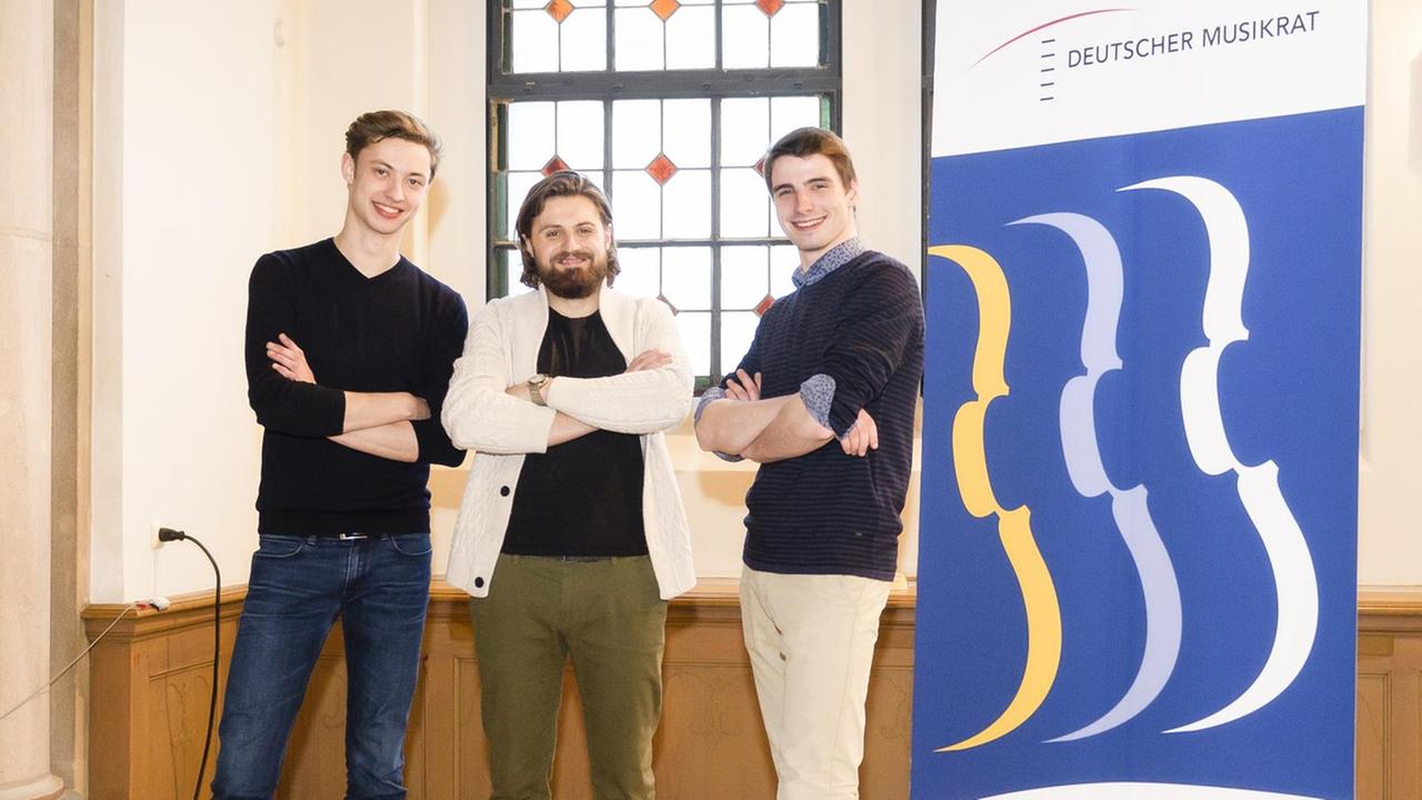 Die Preisträger des Deutschen Musikwettbewerbs (v.l.n.r.) Sebastian Fritsch, Konstantin Krimmel, Friedrich Thiele Die Preisträger des Deutschen Musikwettbewerbs (v.l.n.r.) Sebastian Fritsch, Konstantin Krimmel, Friedrich Thiele