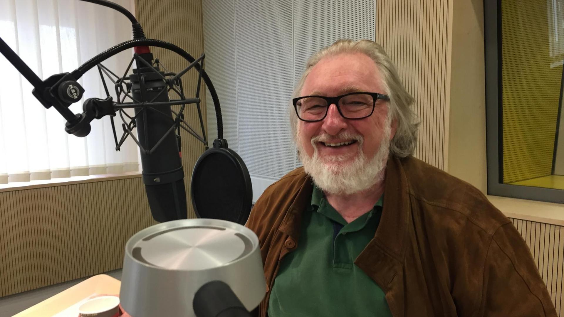Felix von Manteuffel im Deutschlandfunk Studio Felix von Manteuffel im Deutschlandfunk Studio