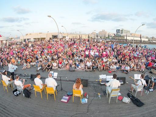 Schabbat-Feier im Hafen von Tel Aviv